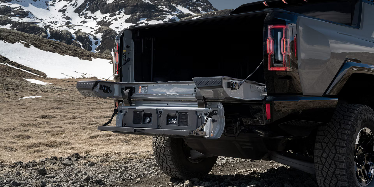 2026 GMC HUMMER EV Pickup tailgate