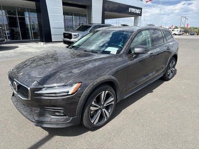2025 Volvo V60 Cross Country Plus, B5 AWD Gas (mild hybrid)