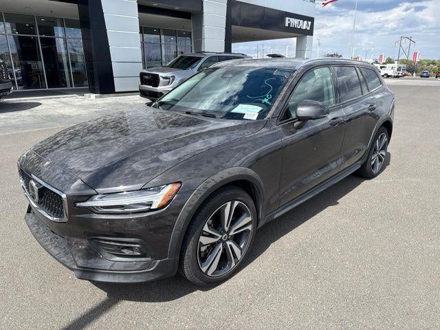 2025 Volvo V60 Cross Country Plus, B5 AWD Gas (mild hybrid)