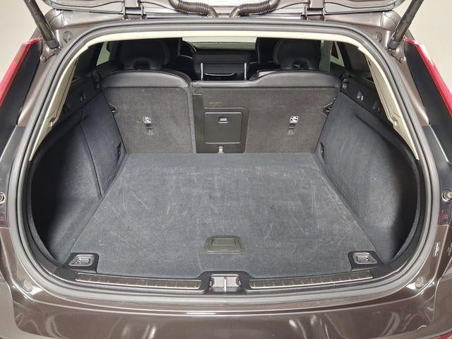 2025 Volvo V60 Cross Country Plus, B5 AWD Gas (mild hybrid)