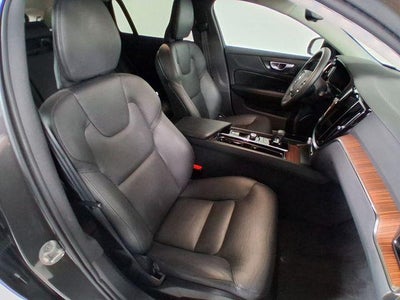 2025 Volvo V60 Cross Country Plus, B5 AWD Gas (mild hybrid)
