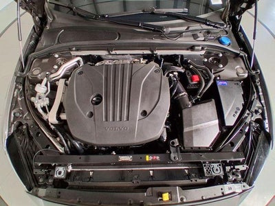 2025 Volvo V60 Cross Country Plus, B5 AWD Gas (mild hybrid)
