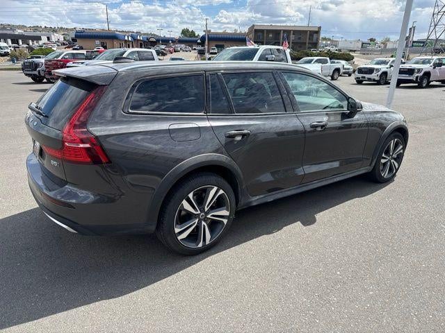 2025 Volvo V60 Cross Country Plus, B5 AWD Gas (mild hybrid)