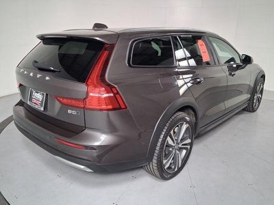2025 Volvo V60 Cross Country Plus, B5 AWD Gas (mild hybrid)