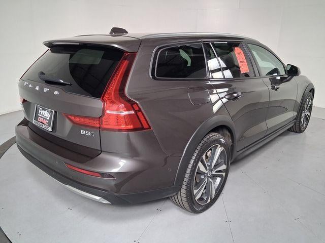 2025 Volvo V60 Cross Country Plus, B5 AWD Gas (mild hybrid)