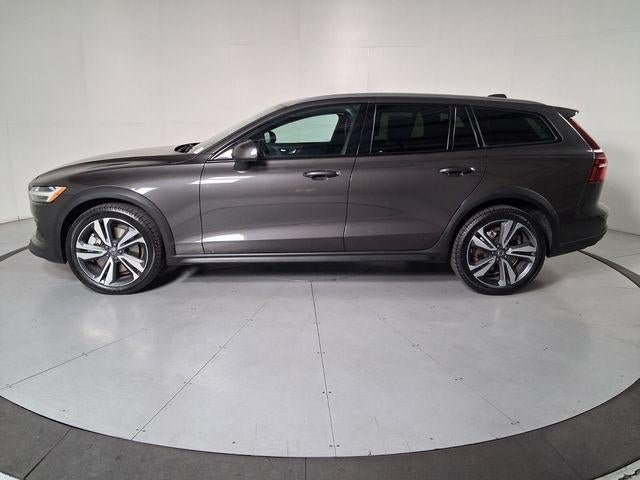 2025 Volvo V60 Cross Country Plus, B5 AWD Gas (mild hybrid)