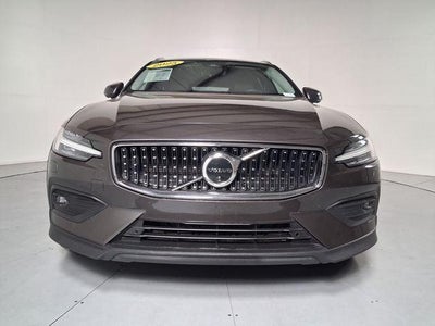 2025 Volvo V60 Cross Country Plus, B5 AWD Gas (mild hybrid)