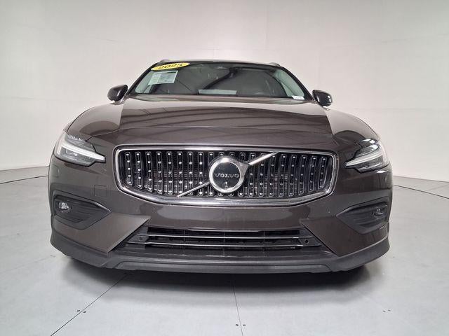 2025 Volvo V60 Cross Country Plus, B5 AWD Gas (mild hybrid)