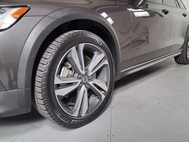 2025 Volvo V60 Cross Country Plus, B5 AWD Gas (mild hybrid)