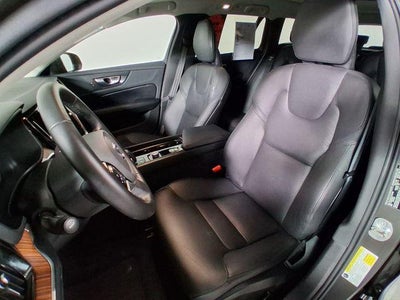 2025 Volvo V60 Cross Country Plus, B5 AWD Gas (mild hybrid)