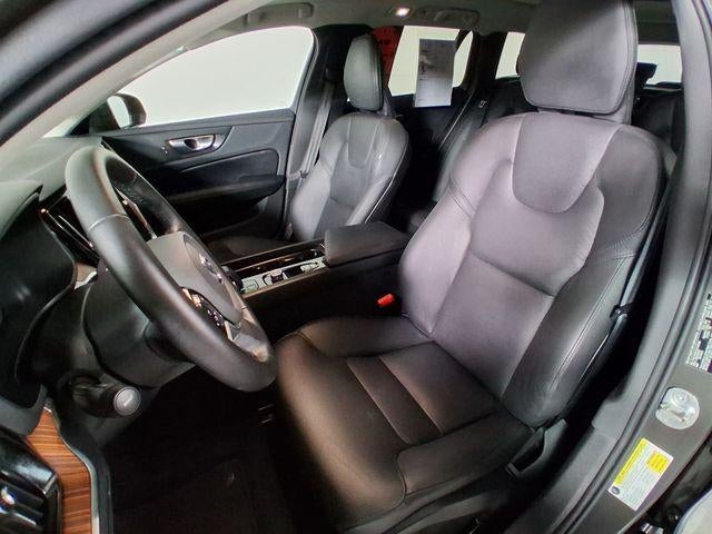 2025 Volvo V60 Cross Country Plus, B5 AWD Gas (mild hybrid)